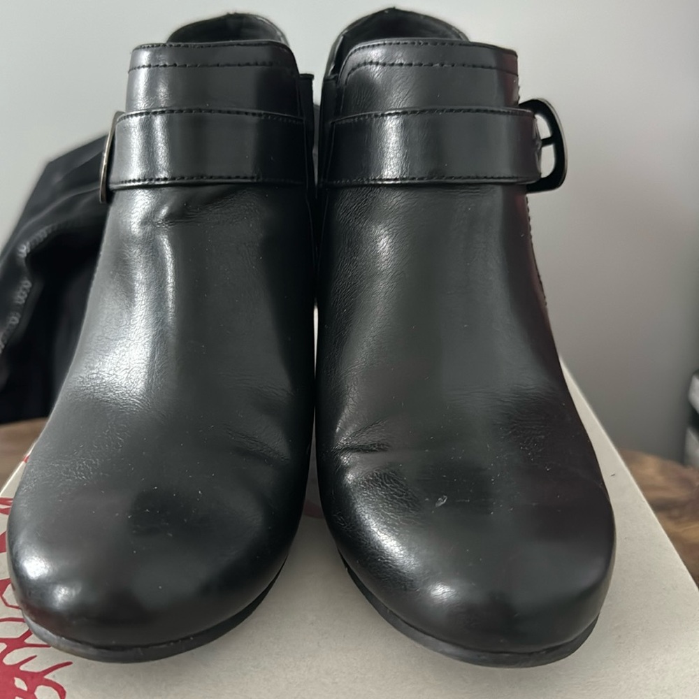 Mootsies Tootsies Black Wedge size 9.5
